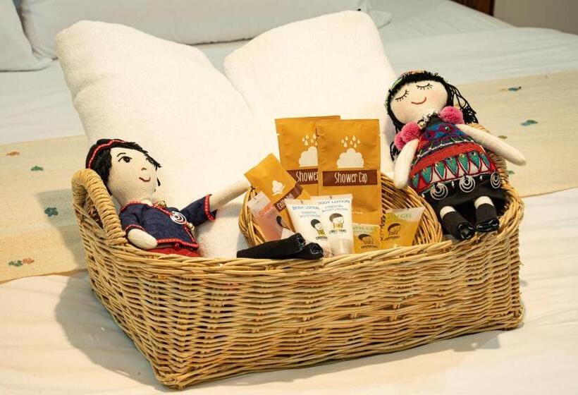 Croissant Hotel And Cafe