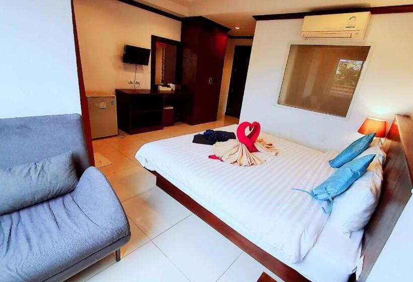 Nanai 8 Road 芭东一卧豪华公寓位置便利