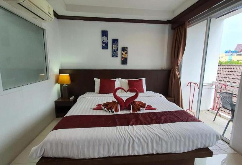 Nanai 8 Road 芭东一卧豪华公寓位置便利