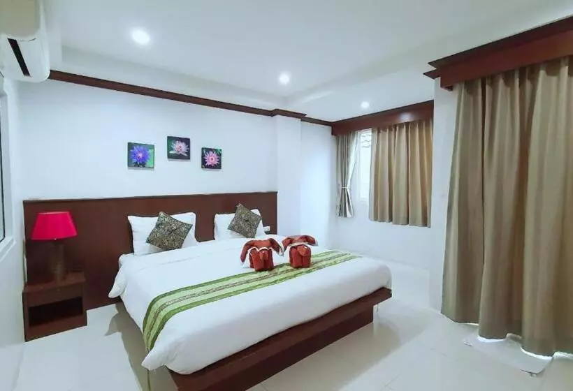 Nanai 8 Road 芭东一卧豪华公寓位置便利