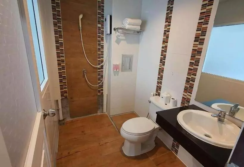 Nanai 8 Road 芭东一卧豪华公寓位置便利