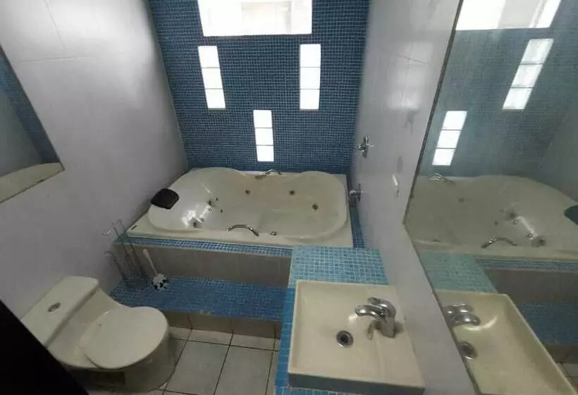 ペンション Hostal Los Heroes