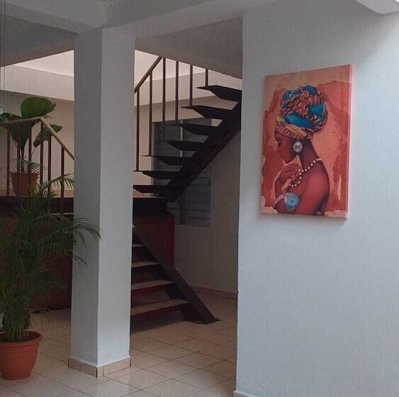 پانسیون Hostal Los Heroes