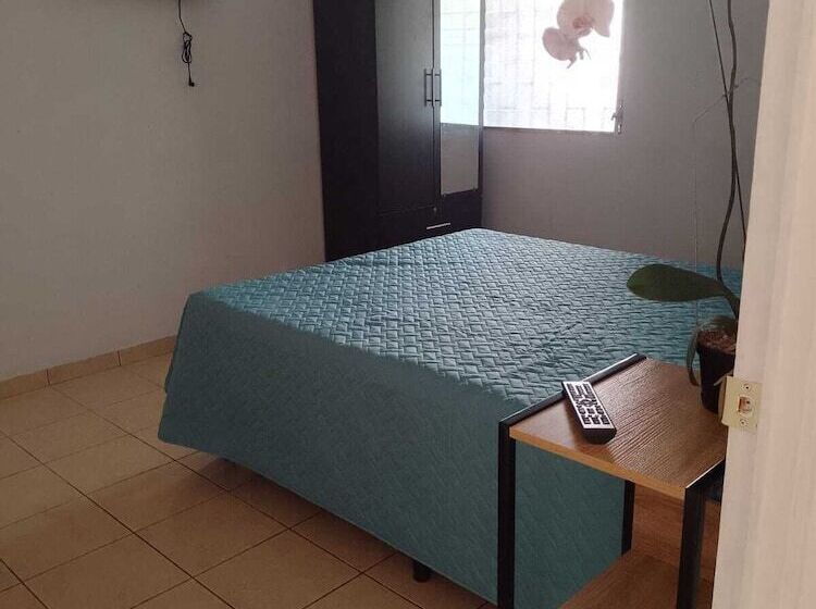 پانسیون Hostal Los Heroes