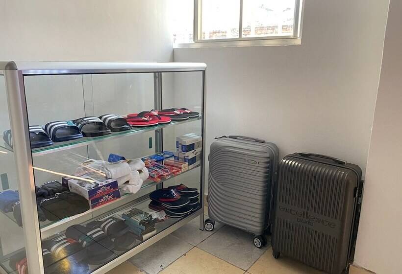 پانسیون Hostal Los Heroes