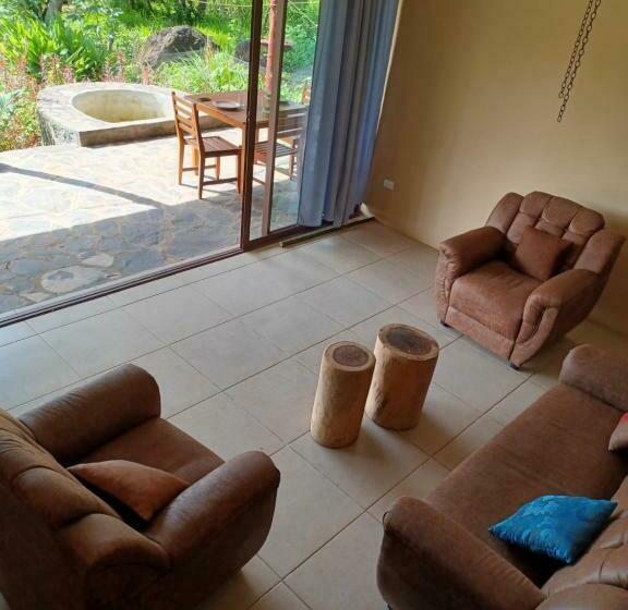 هاستل Dragon S Garden