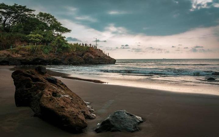 هتل کپسول Vista Del Mar