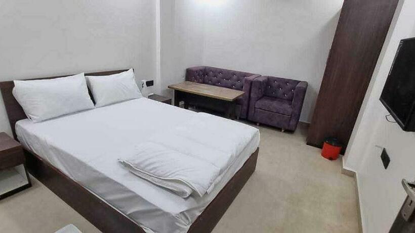 בית מלון כפרי Oyo 81103  Arya Room