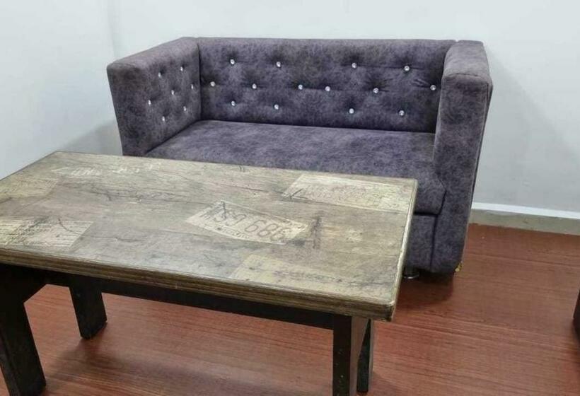 בית מלון כפרי Oyo 81103  Arya Room