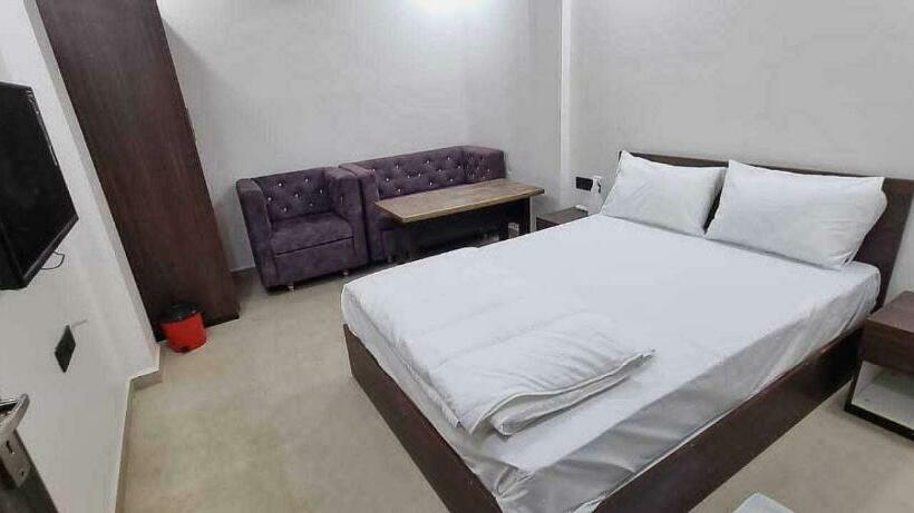 בית מלון כפרי Oyo 81103  Arya Room