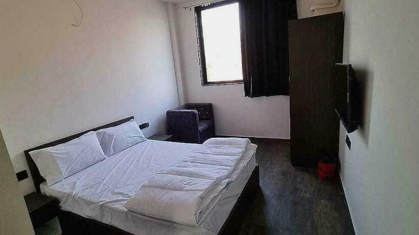 בית מלון כפרי Oyo 81103  Arya Room