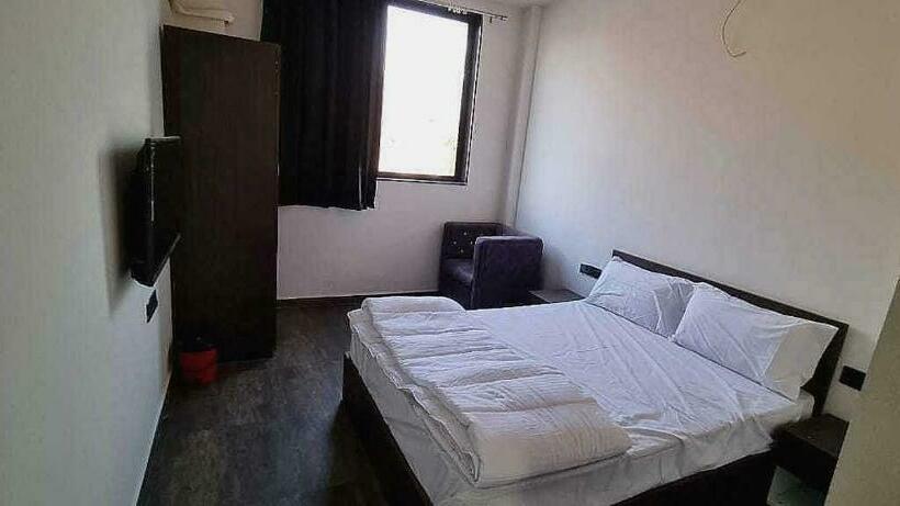 בית מלון כפרי Oyo 81103  Arya Room