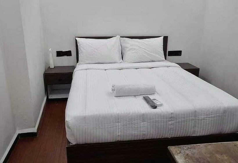 בית מלון כפרי Oyo 81103  Arya Room