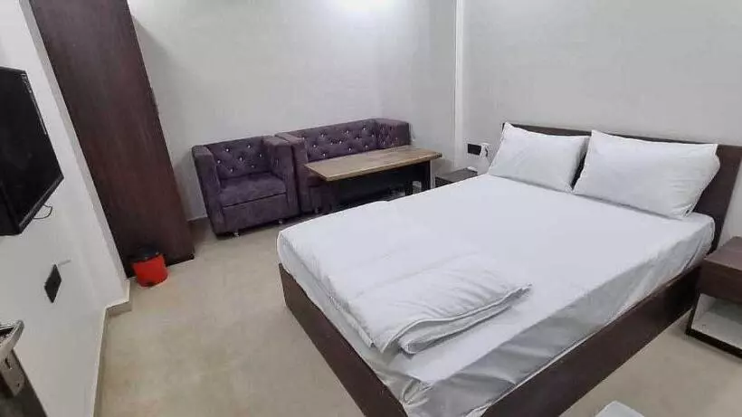 هتل Oyo 81103  Arya Room