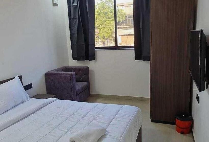 בית מלון כפרי Oyo 81103  Arya Room