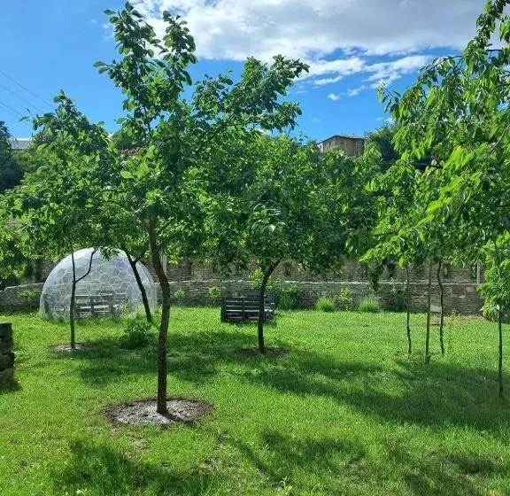 Majatalo гостьовий дім білий пацюк