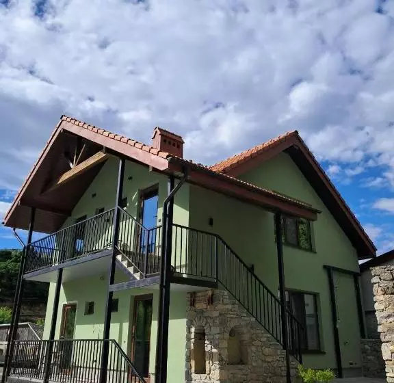 Majatalo гостьовий дім білий пацюк