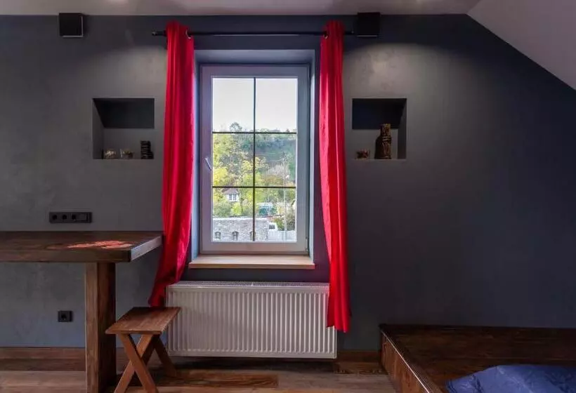 Majatalo гостьовий дім білий пацюк