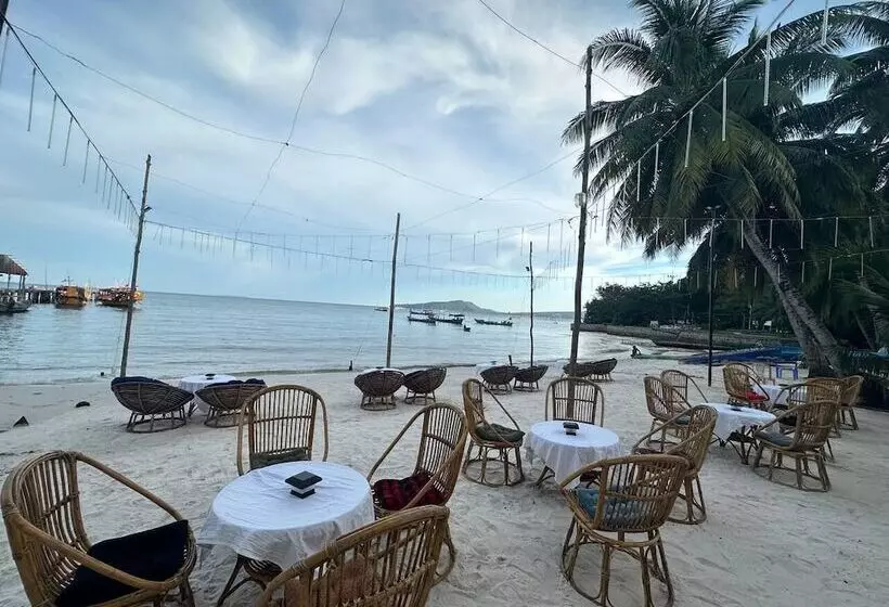 Majatalo Green Ocean Lodge