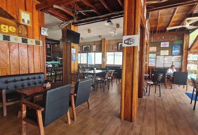 פנסיון Green Ocean Lodge