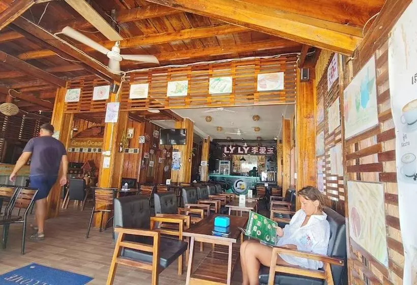 Majatalo Green Ocean Lodge