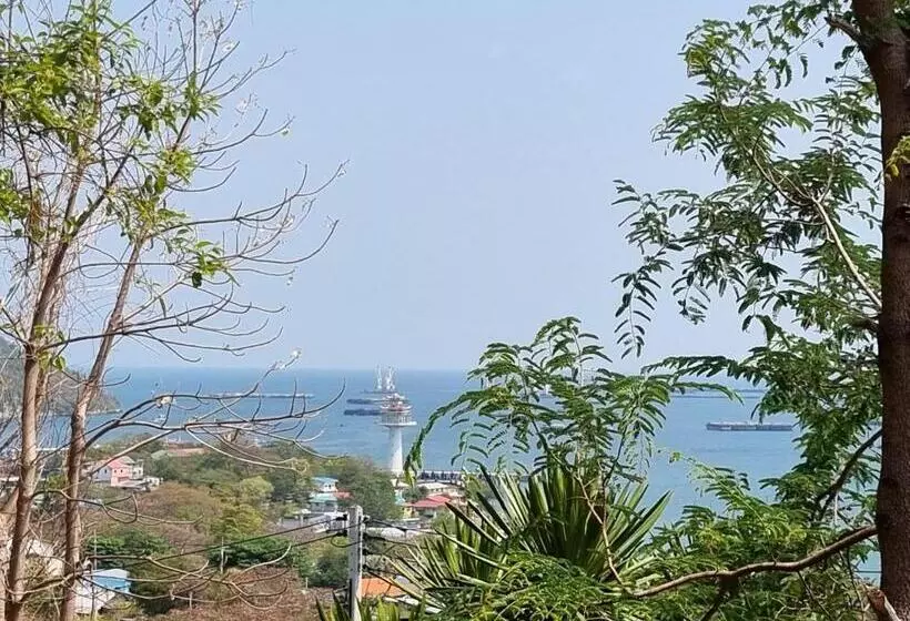 Retkeilymaja บ้านนางฟ้า เกาะสีชัง Baan Nangfa