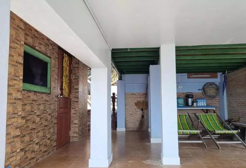 Retkeilymaja บ้านนางฟ้า เกาะสีชัง Baan Nangfa