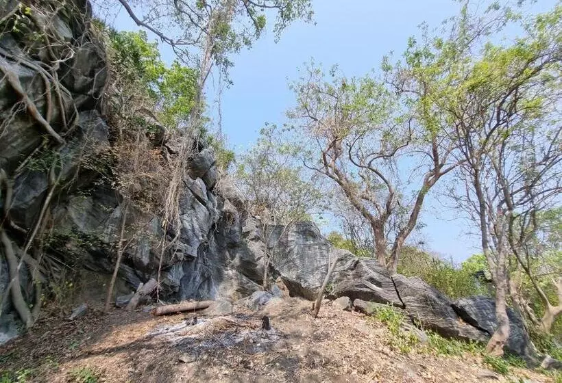 Retkeilymaja บ้านนางฟ้า เกาะสีชัง Baan Nangfa