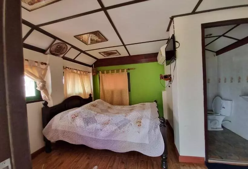 Retkeilymaja บ้านนางฟ้า เกาะสีชัง Baan Nangfa