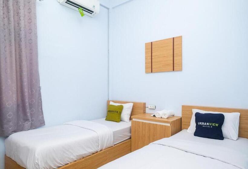 Hotel Urbanview Syariah Wisma Nabil Solo