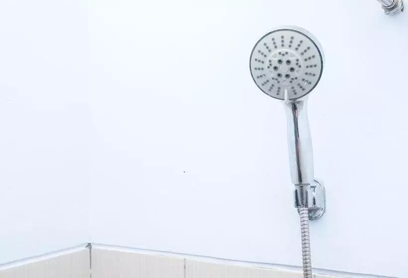 ホテル Urbanview Syariah Wisma Nabil Solo