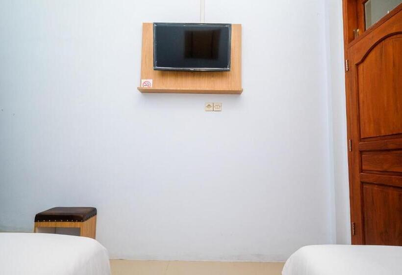 Hotel Urbanview Syariah Wisma Nabil Solo