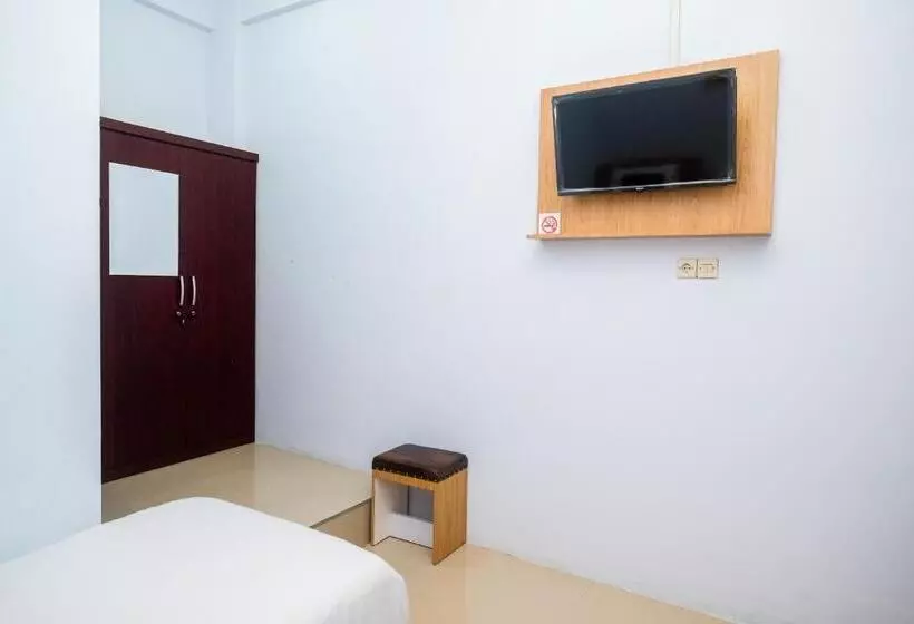 ホテル Urbanview Syariah Wisma Nabil Solo