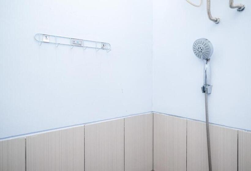 Hotel Urbanview Syariah Wisma Nabil Solo