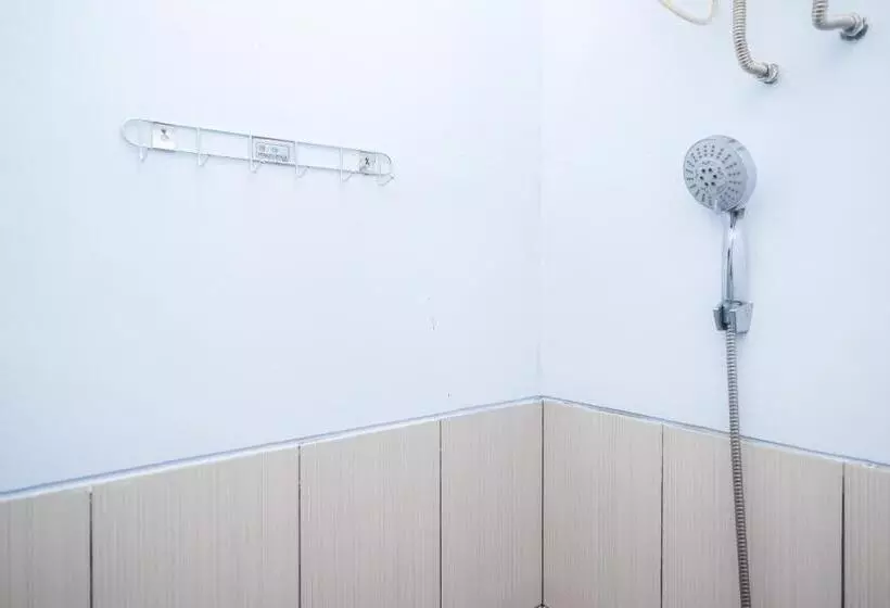 ホテル Urbanview Syariah Wisma Nabil Solo