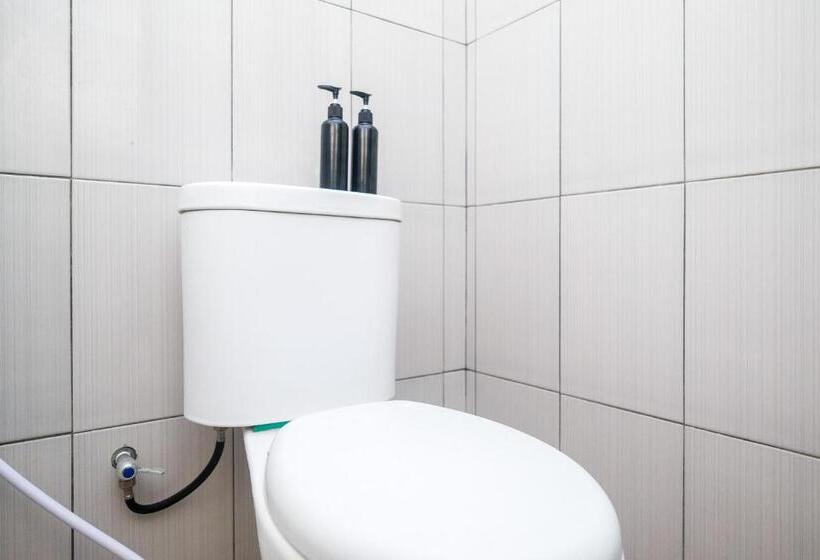 Hotel Urbanview Syariah Wisma Nabil Solo