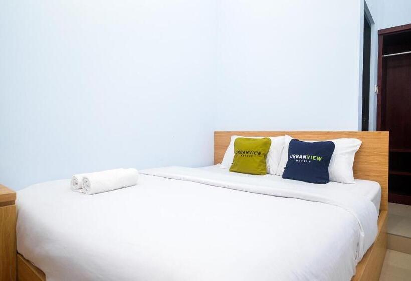 Hotel Urbanview Syariah Wisma Nabil Solo