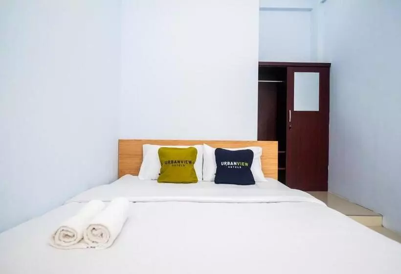 ホテル Urbanview Syariah Wisma Nabil Solo