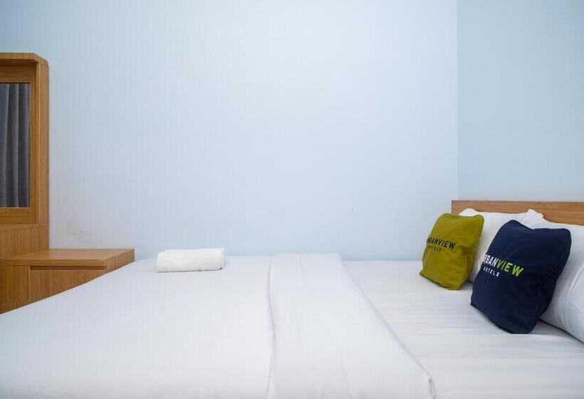 Hotel Urbanview Syariah Wisma Nabil Solo