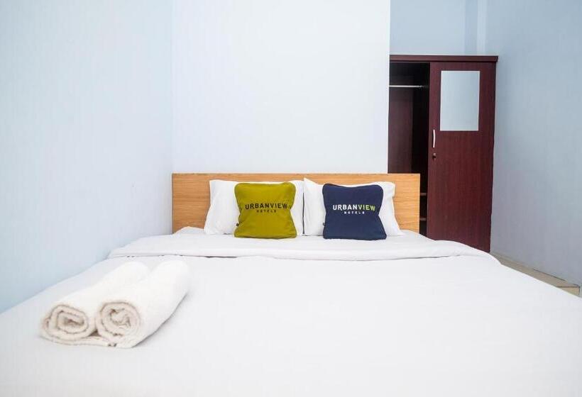 Hotel Urbanview Syariah Wisma Nabil Solo