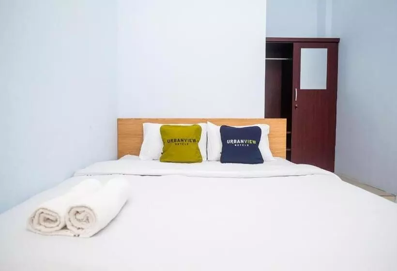 ホテル Urbanview Syariah Wisma Nabil Solo