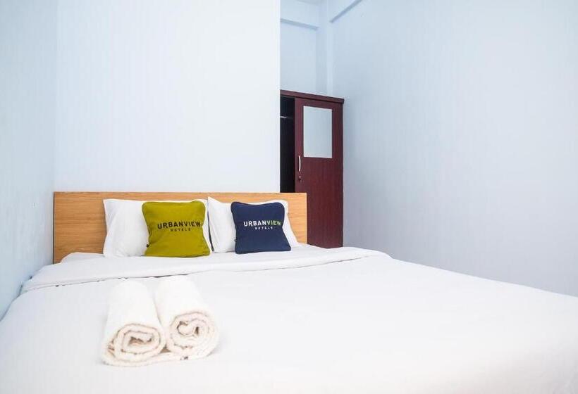 Hotel Urbanview Syariah Wisma Nabil Solo