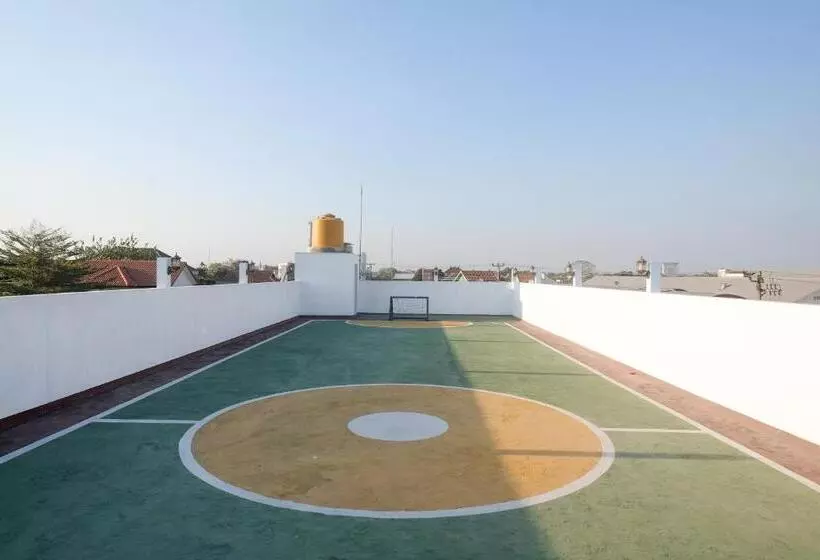 ホテル Urbanview Syariah Wisma Nabil Solo