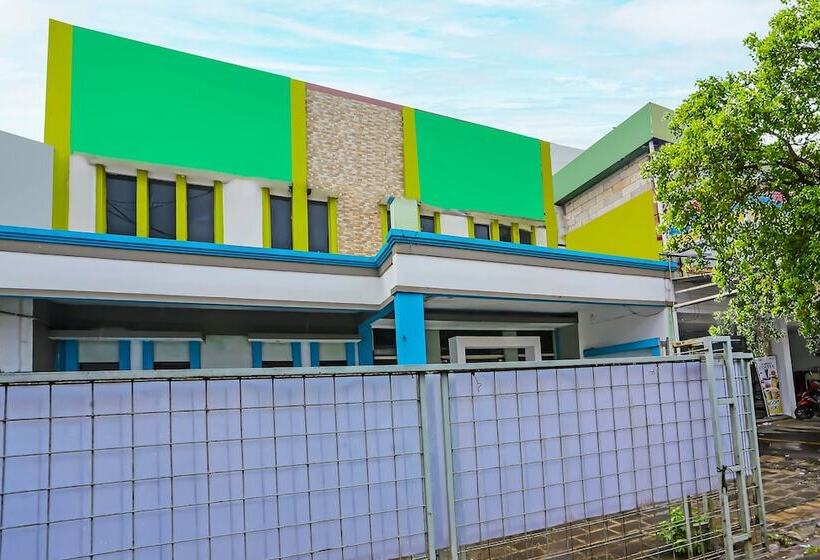 Hotel Oyo 92469 Sahabat