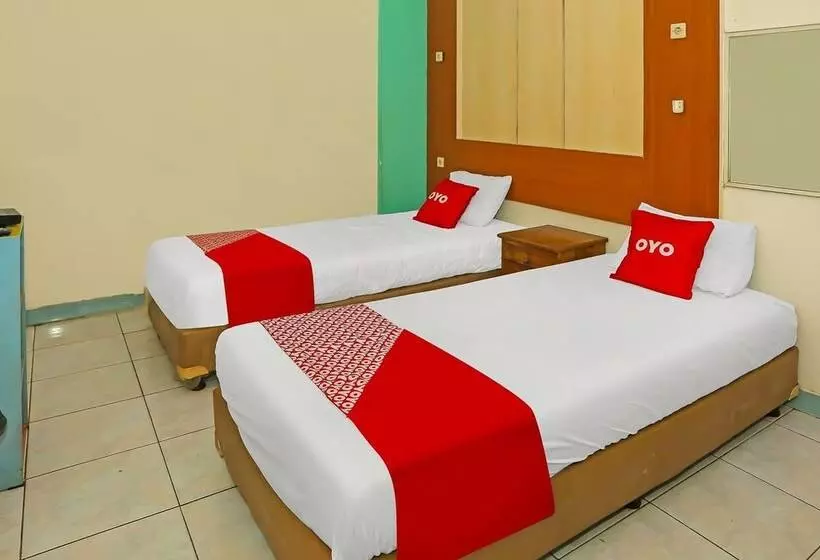 ホテル Oyo 92469  Sahabat