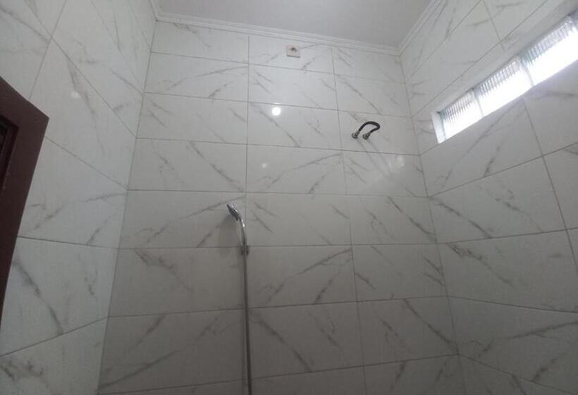 בית מלון כפרי Spot On 92415 Bima House Syariah