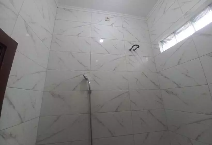ホテル Spot On 92415 Bima House Syariah