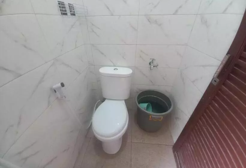 ホテル Spot On 92415 Bima House Syariah