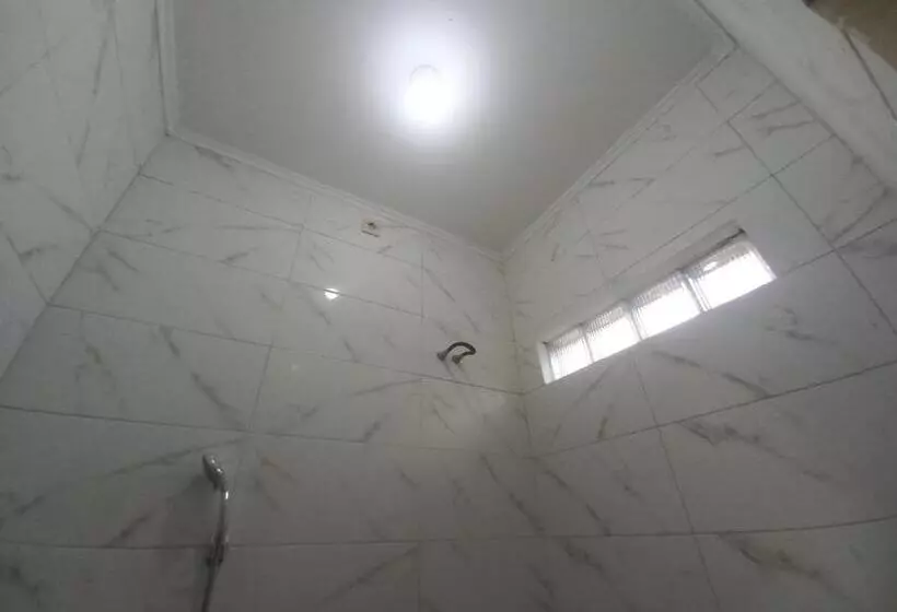 ホテル Spot On 92415 Bima House Syariah