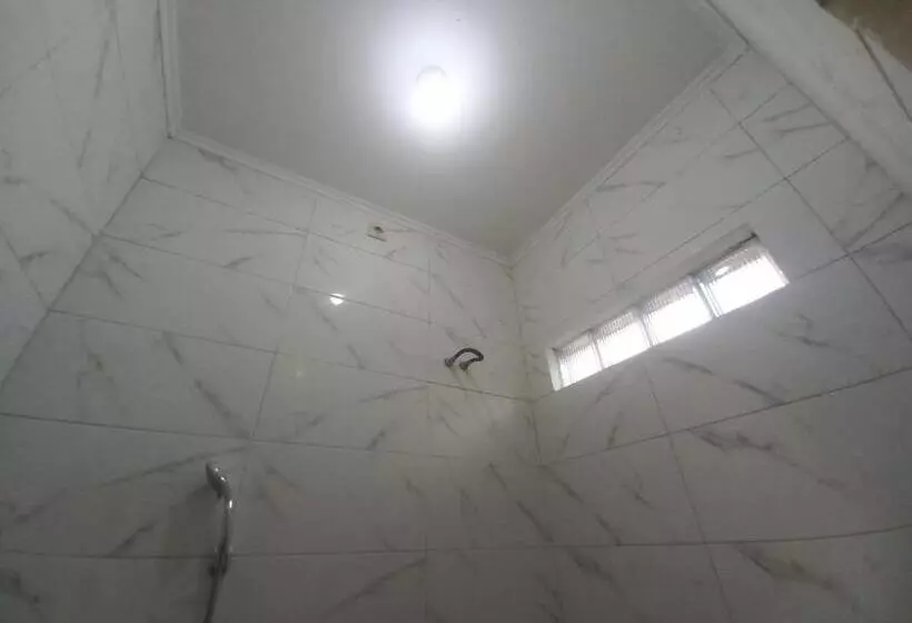 ホテル Spot On 92415 Bima House Syariah